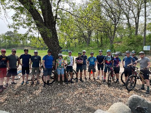 Our first outing of 2023 was a blast! We had lots of new faces and had a great shred sesh and happy hour!